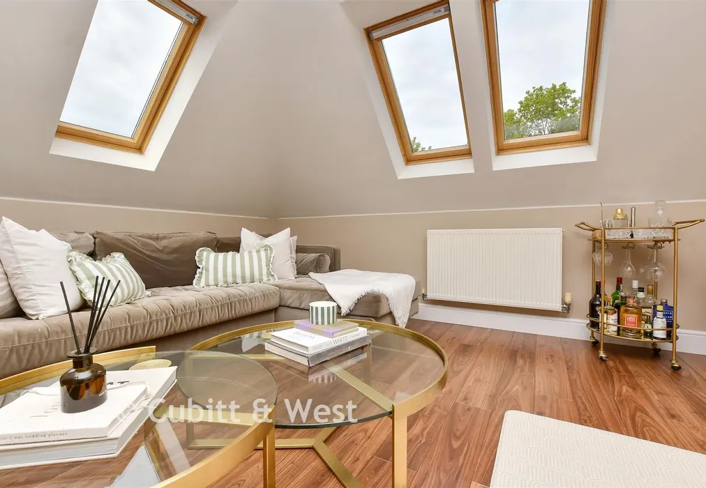 Internal Lifestyle Photograph - Outwood Lane, Chipstead, Surrey - Wards of Kent