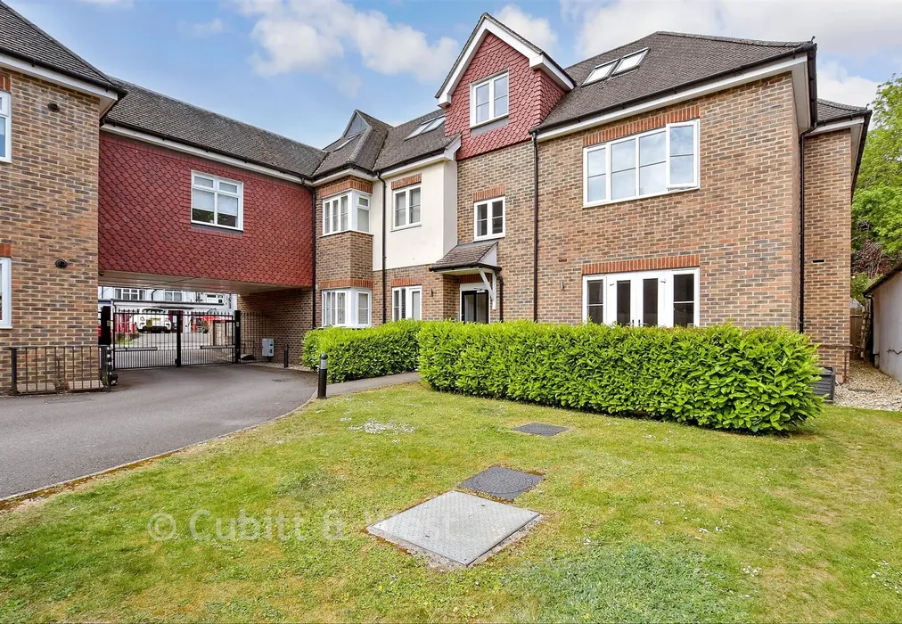 Communal Gardens - Outwood Lane, Chipstead, Surrey - Wards of Kent