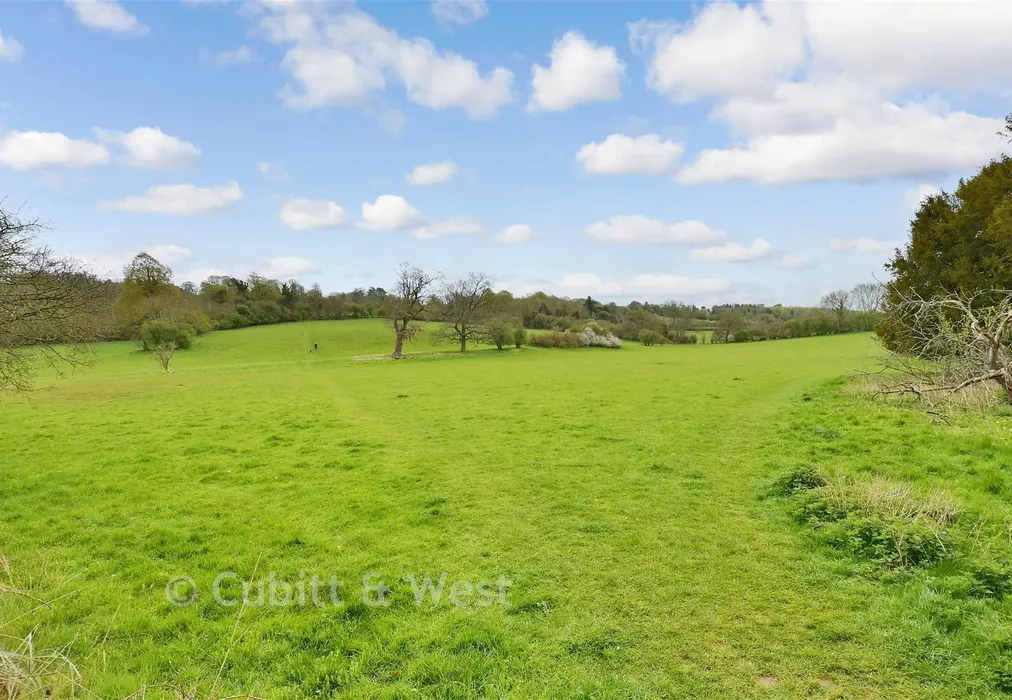 Surrounding Area - Outwood Lane, Chipstead, Surrey - Wards of Kent