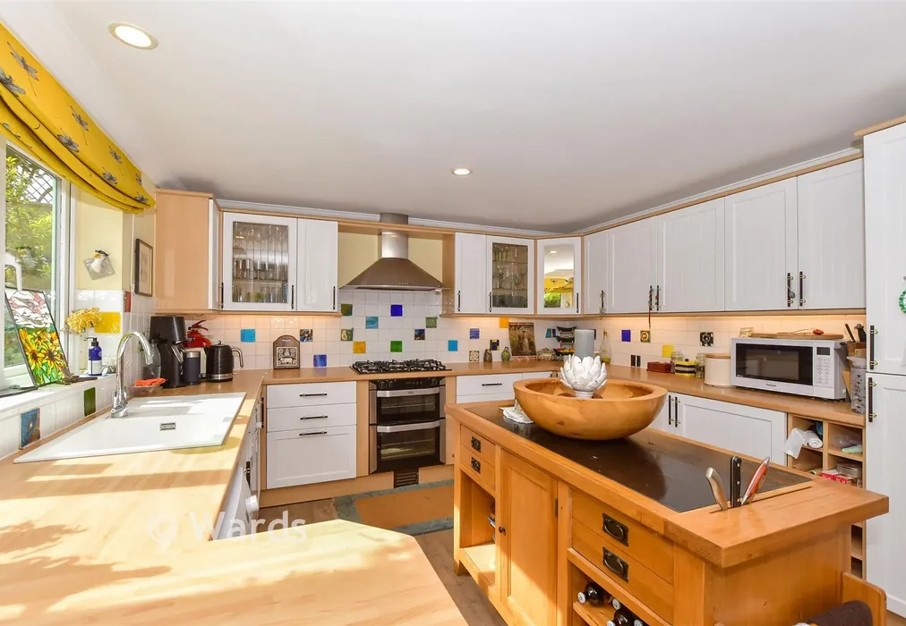Kitchen - Ingleden Park Road, Tenterden, Kent - Wards of Kent