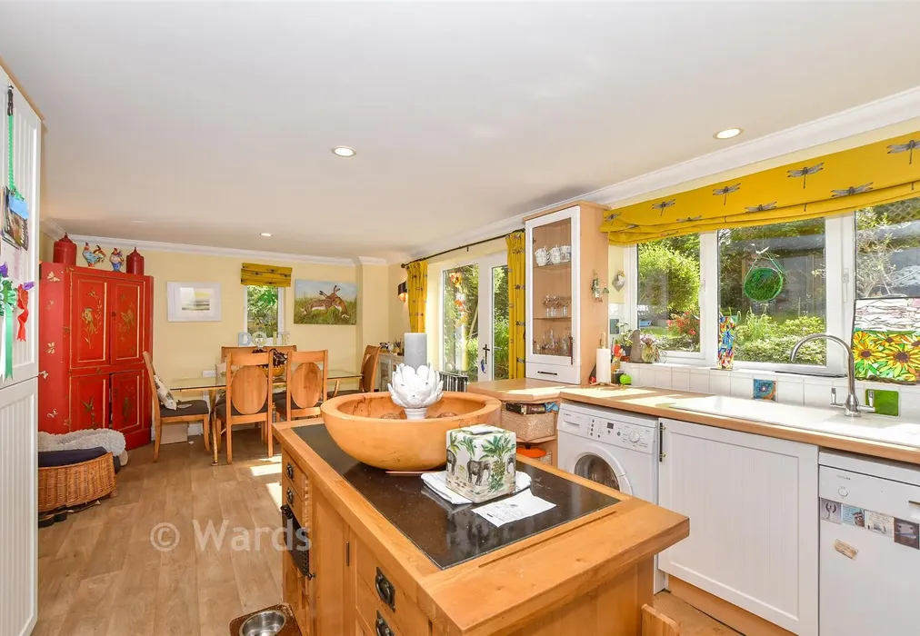 Kitchen - Ingleden Park Road, Tenterden, Kent - Wards of Kent