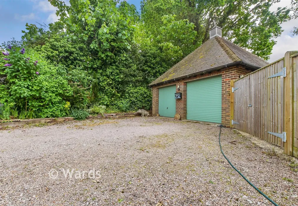 Driveway/Parking - Ingleden Park Road, Tenterden, Kent - Wards of Kent