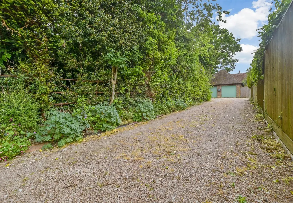 Driveway/Parking - Ingleden Park Road, Tenterden, Kent - Wards of Kent