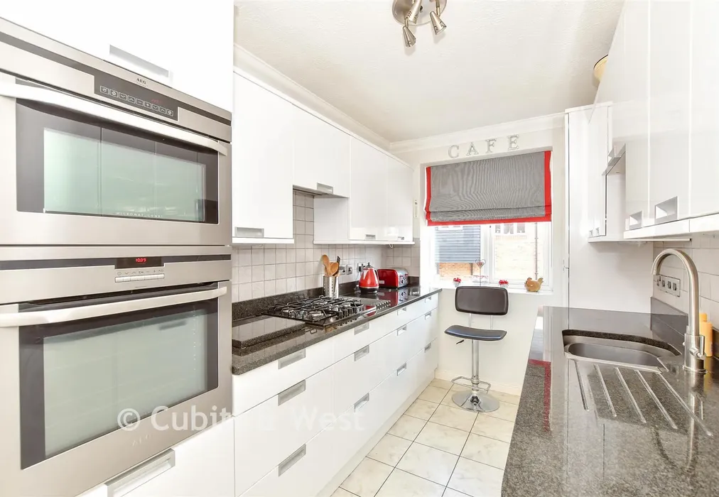 Kitchen - Queens Lane, Arundel, West Sussex - Wards of Kent