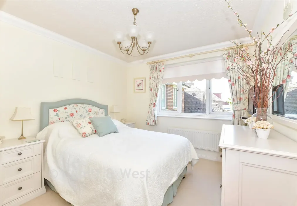 Bedroom 2 - Queens Lane, Arundel, West Sussex - Wards of Kent