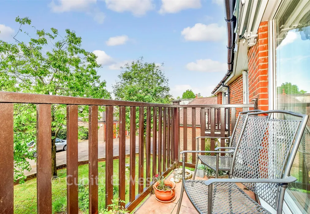 Balcony / Terrace - Queens Lane, Arundel, West Sussex - Wards of Kent