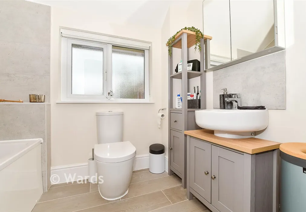 Bathroom - Admiral Way, Marden, Tonbridge, Kent - Wards of Kent