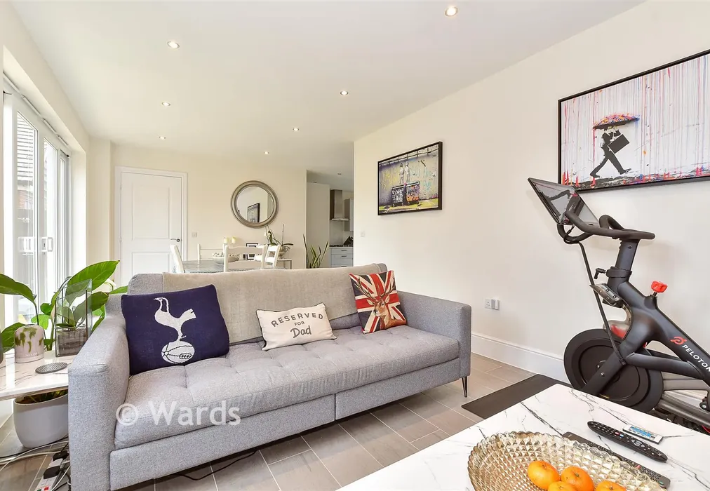Diner - Admiral Way, Marden, Tonbridge, Kent - Wards of Kent