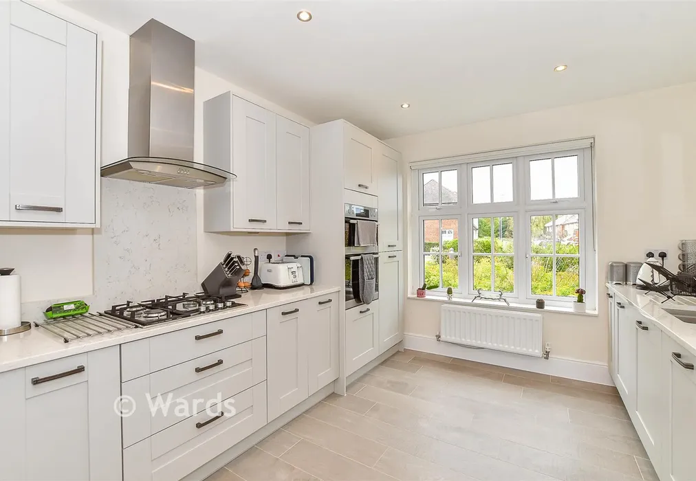 Kitchen - Admiral Way, Marden, Tonbridge, Kent - Wards of Kent