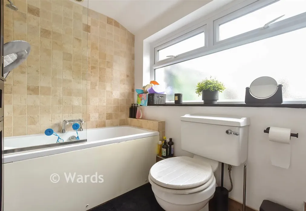 Bathroom - Alma Road, Folkestone, Kent - Wards of Kent