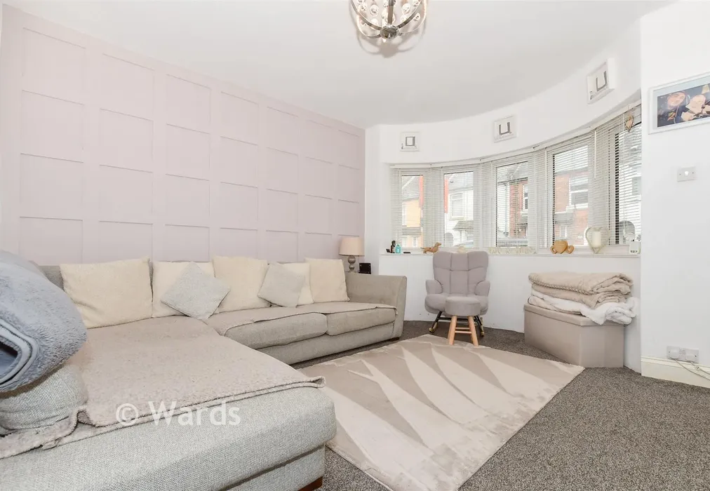 Lounge - Alma Road, Folkestone, Kent - Wards of Kent