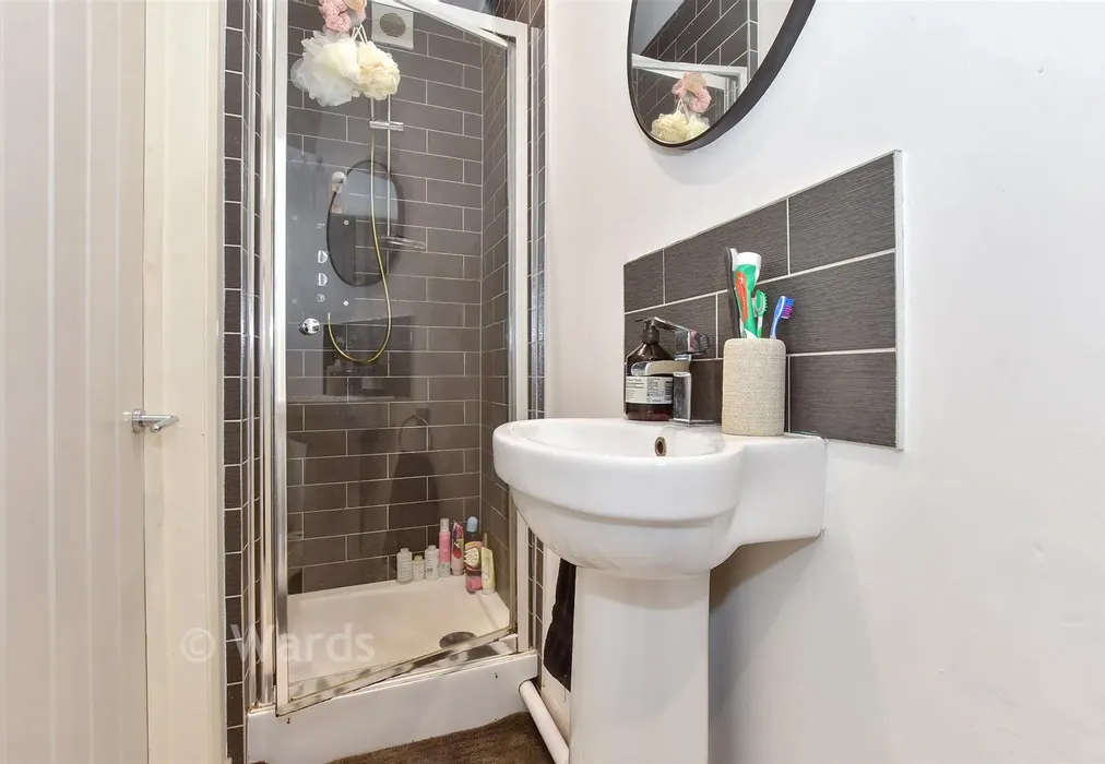 En-Suite Shower Room - Alma Road, Folkestone, Kent - Wards of Kent