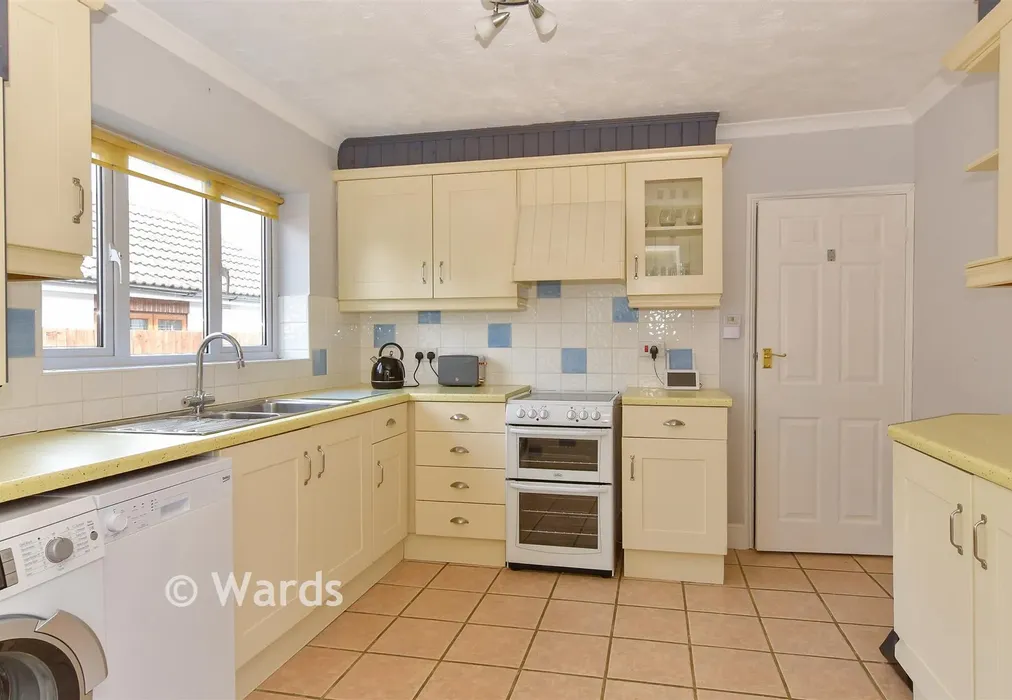 Kitchen - Woodland Avenue, Hartley, Longfield, Kent - Wards of Kent