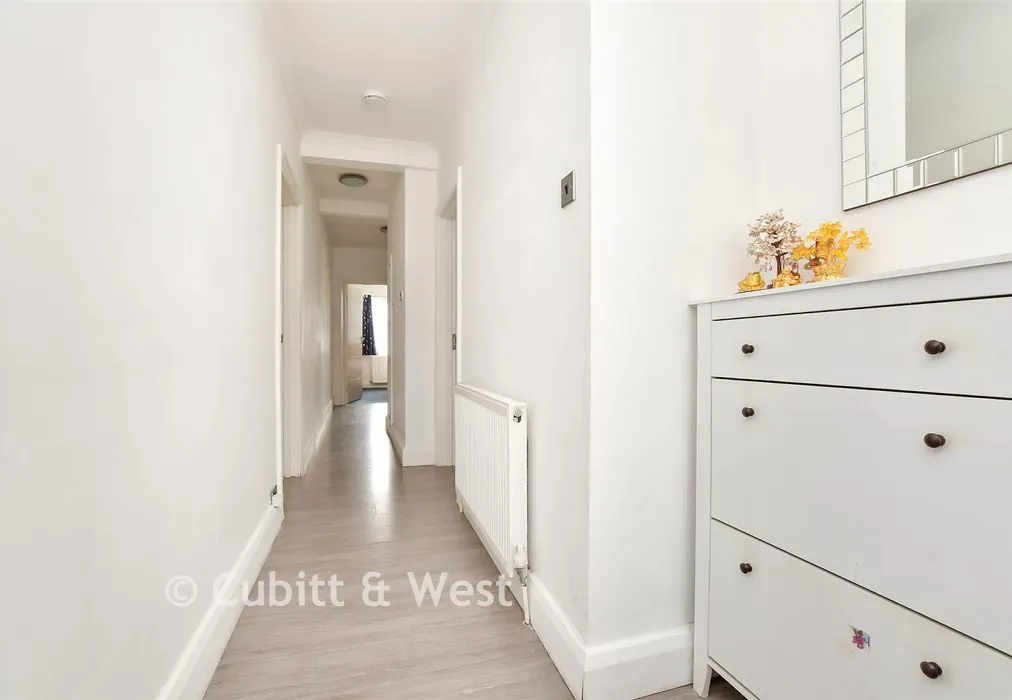 Entrance Hall - North Downs Road, New Addington, Surrey - Wards of Kent