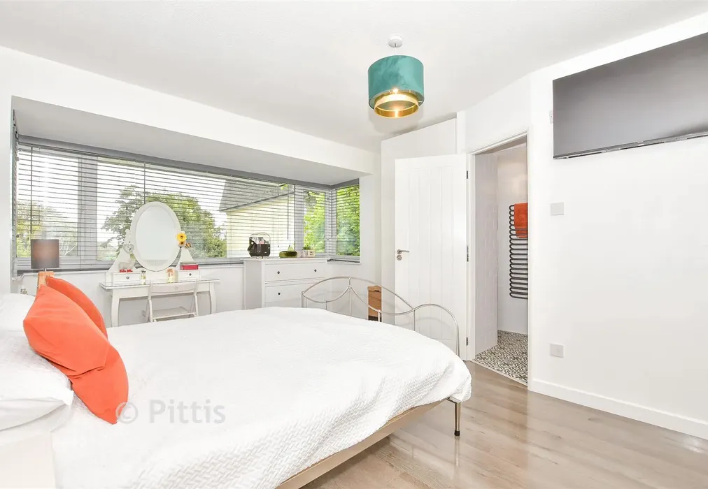 Bedroom 1 - Alexandra Road, Shanklin, Isle of Wight - Wards of Kent