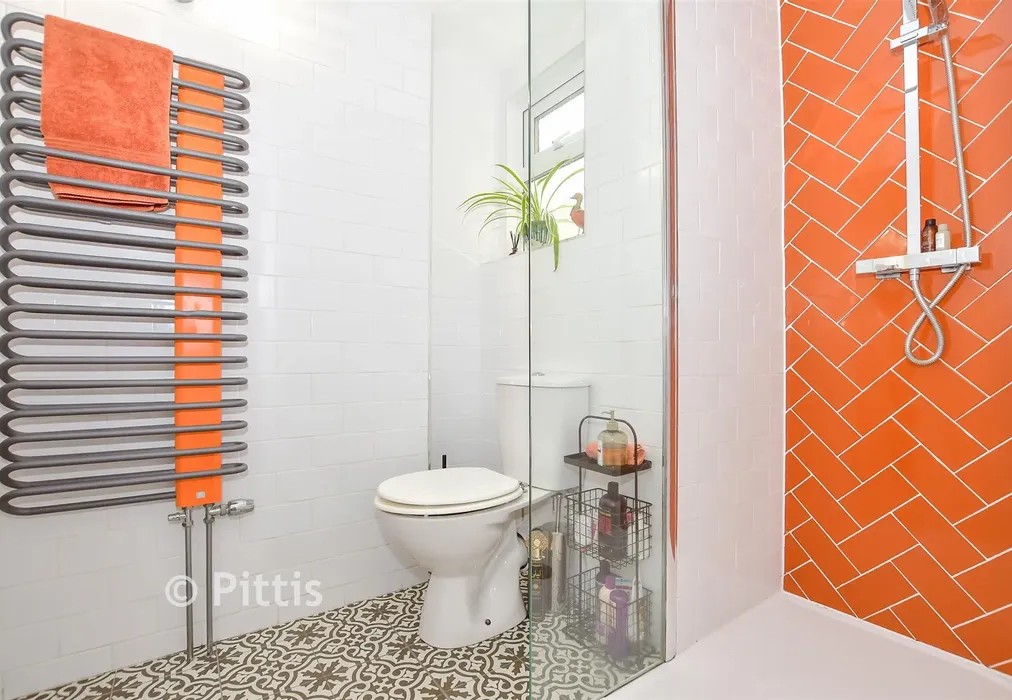 En-Suite Shower Room - Alexandra Road, Shanklin, Isle of Wight - Wards of Kent
