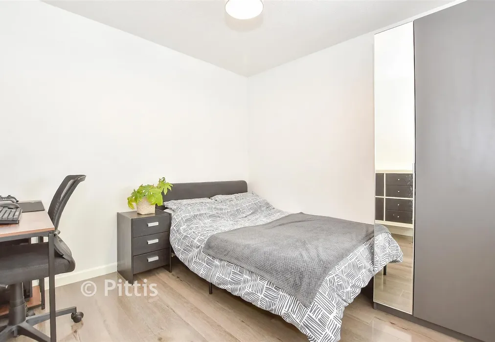 Bedroom 4 - Alexandra Road, Shanklin, Isle of Wight - Wards of Kent