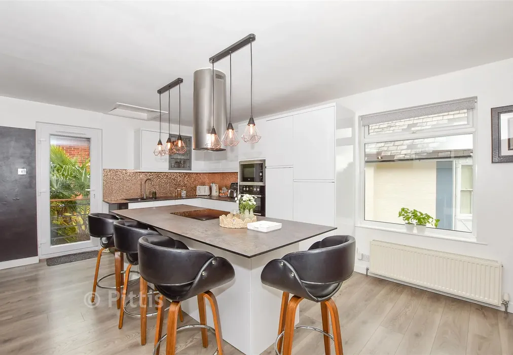 Kitchen - Alexandra Road, Shanklin, Isle of Wight - Wards of Kent
