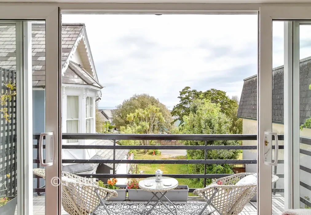 Internal Lifestyle Photograph - Alexandra Road, Shanklin, Isle of Wight - Wards of Kent