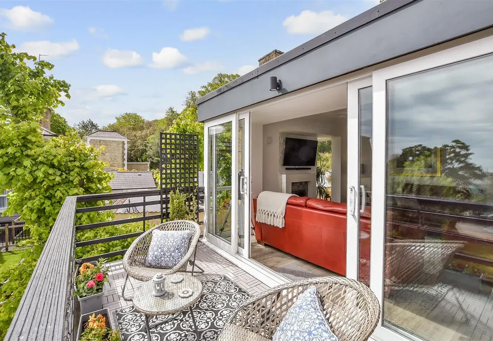 Balcony / Terrace - Alexandra Road, Shanklin, Isle of Wight - Wards of Kent