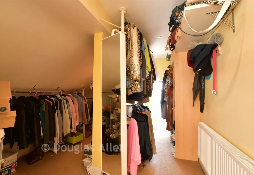 Walk-In Wardrobe - Grosvenor Drive, Hornchurch, Essex - Wards of Kent