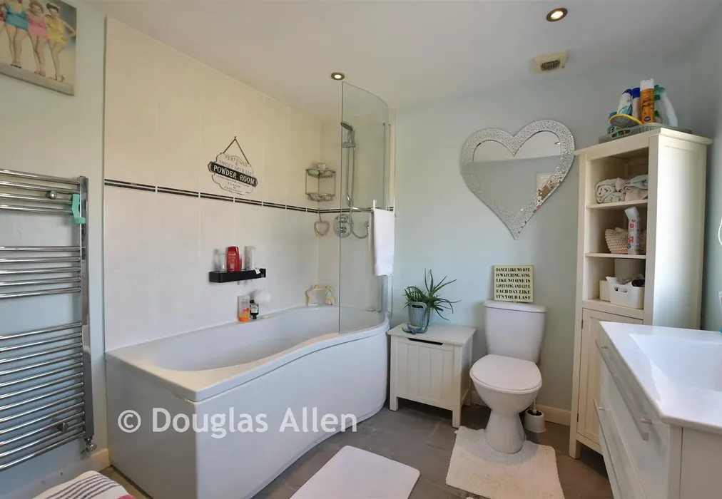 En-Suite - Grosvenor Drive, Hornchurch, Essex - Wards of Kent