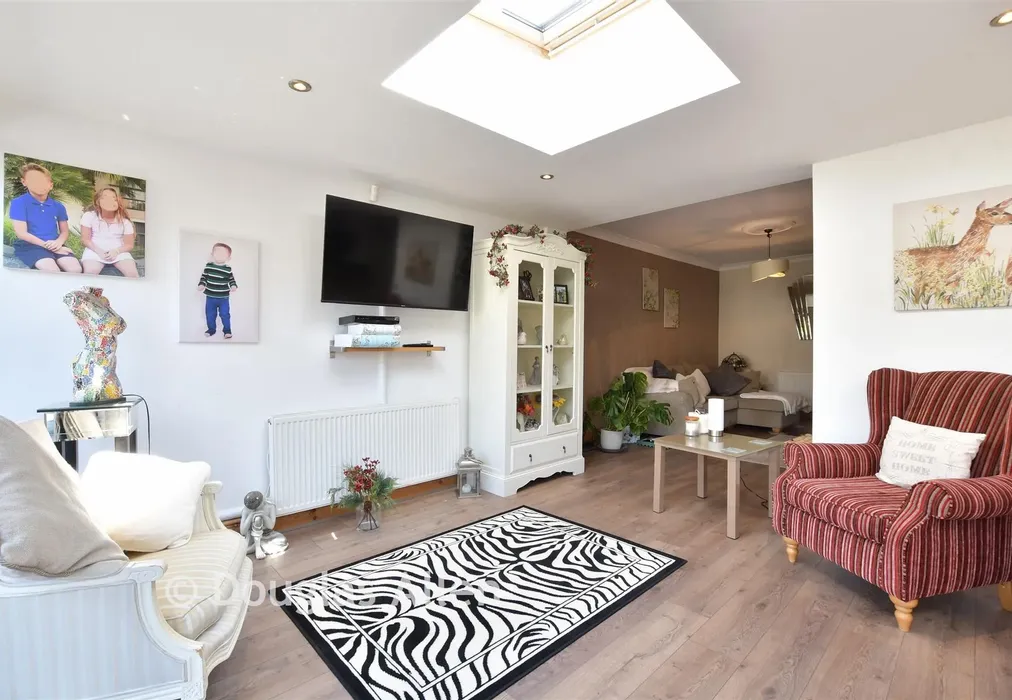 Kitchen/Dining Area - Grosvenor Drive, Hornchurch, Essex - Wards of Kent