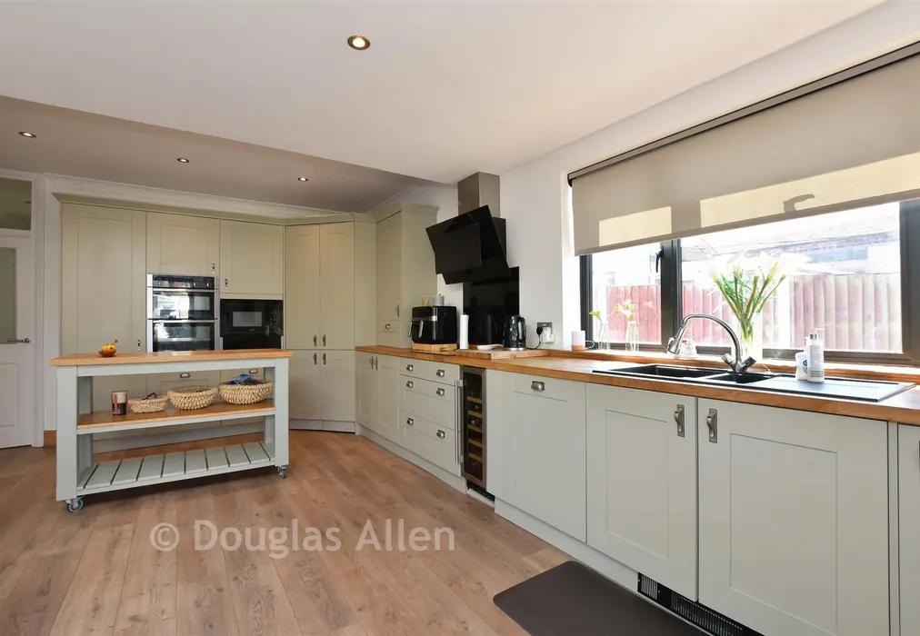 Kitchen/Dining Area - Grosvenor Drive, Hornchurch, Essex - Wards of Kent