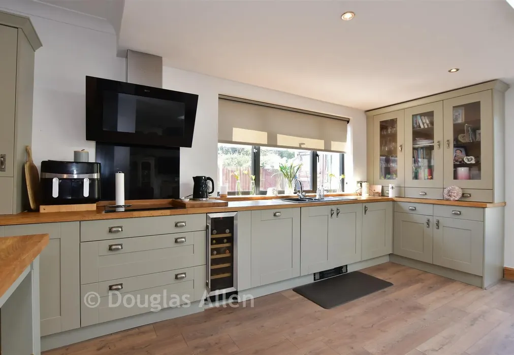 Kitchen/Dining Area - Grosvenor Drive, Hornchurch, Essex - Wards of Kent