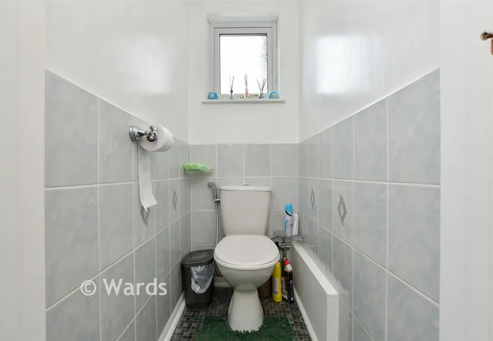 Separate Toilet - Nash Court Gardens, Margate, Kent - Wards of Kent