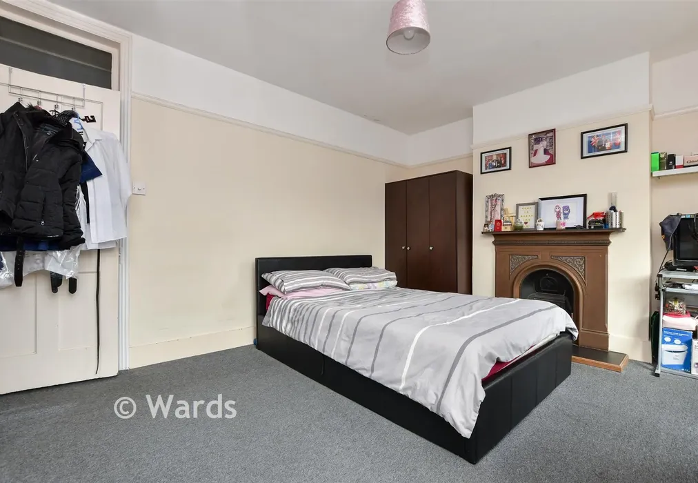 Bedroom 1 - Nash Court Gardens, Margate, Kent - Wards of Kent