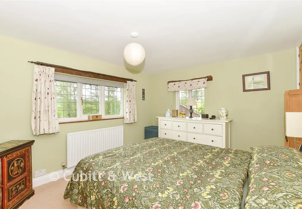 Bedroom 1 - Station Road, Withyham, Hartfield, East Sussex - Wards of Kent