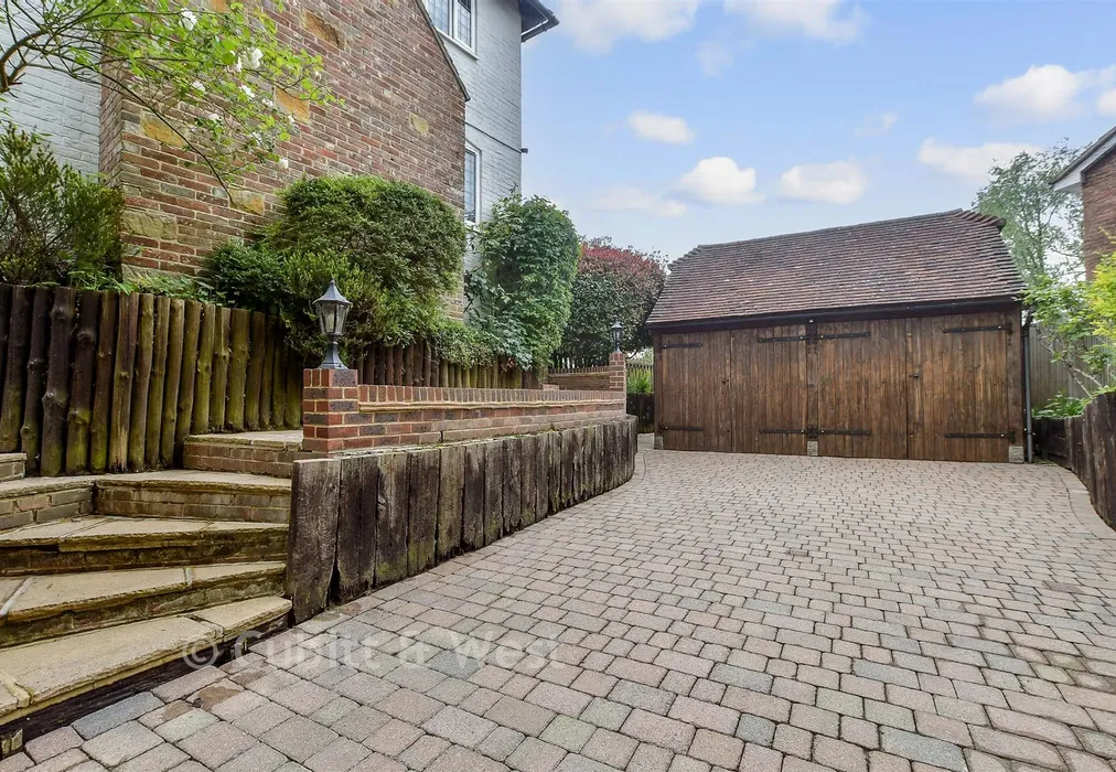Driveway/Parking - Station Road, Withyham, Hartfield, East Sussex - Wards of Kent