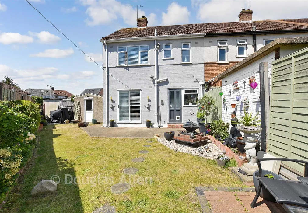 Rear Garden - Fields Park Crescent, Chadwell Heath, Essex - Wards of Kent