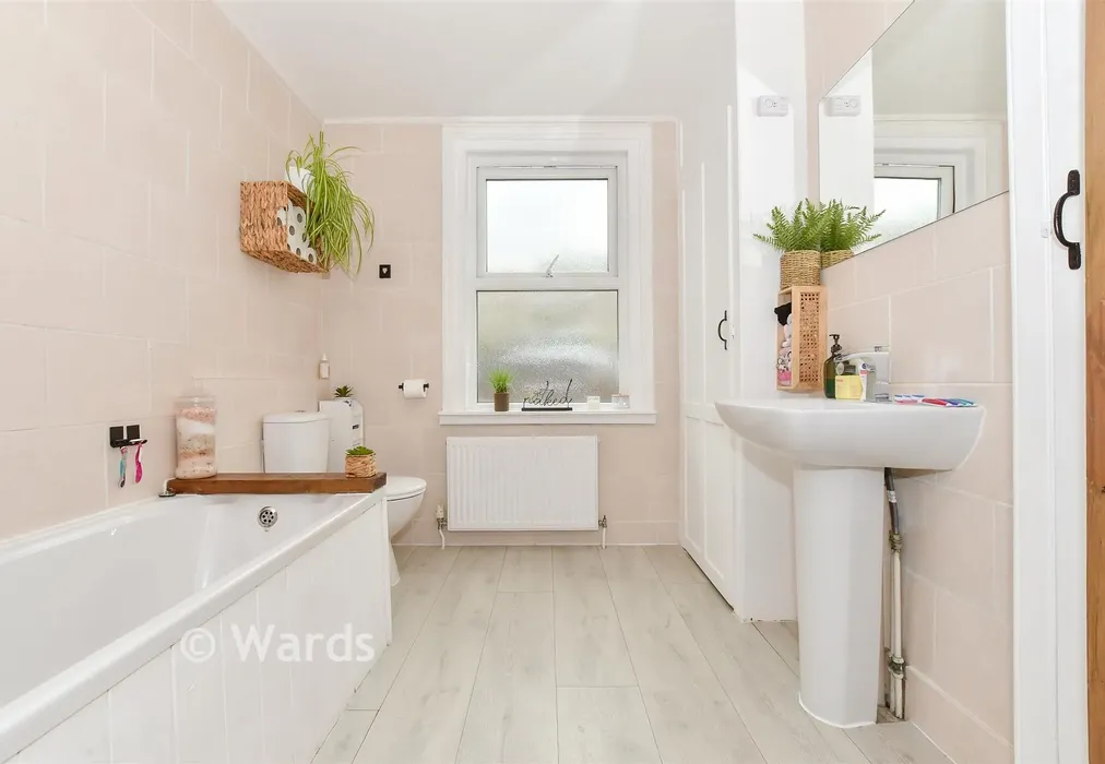 Bathroom - Heathfield Avenue, Dover, Kent - Wards of Kent