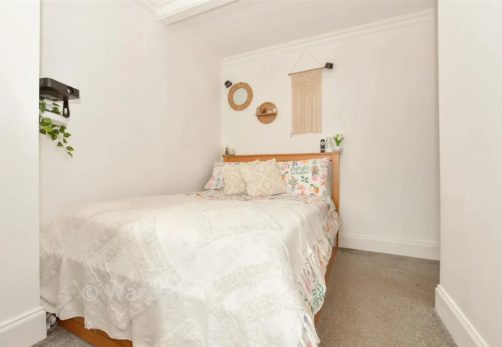 Bedroom 1 - Heathfield Avenue, Dover, Kent - Wards of Kent