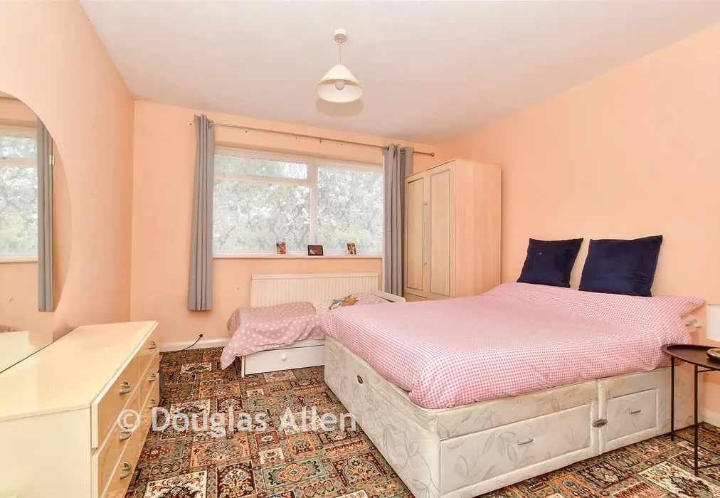Bedroom 1 - Ilfracombe Crescent, Hornchurch, Essex - Wards of Kent