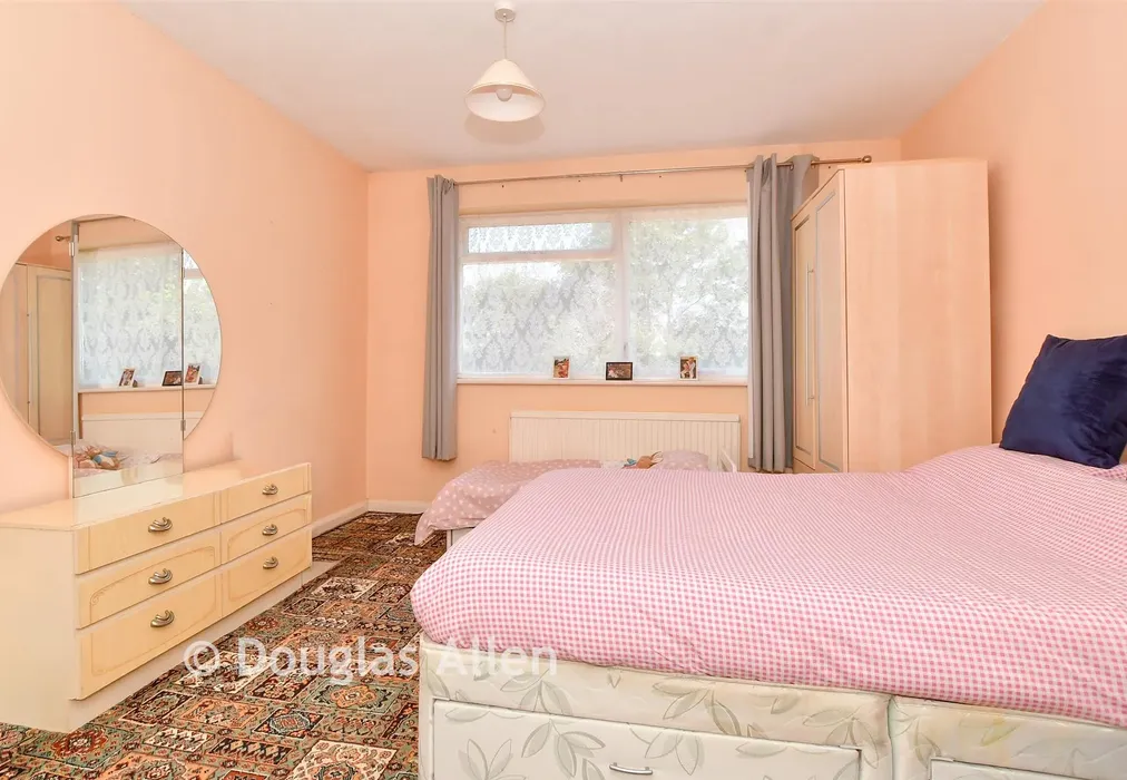 Bedroom 1 - Ilfracombe Crescent, Hornchurch, Essex - Wards of Kent