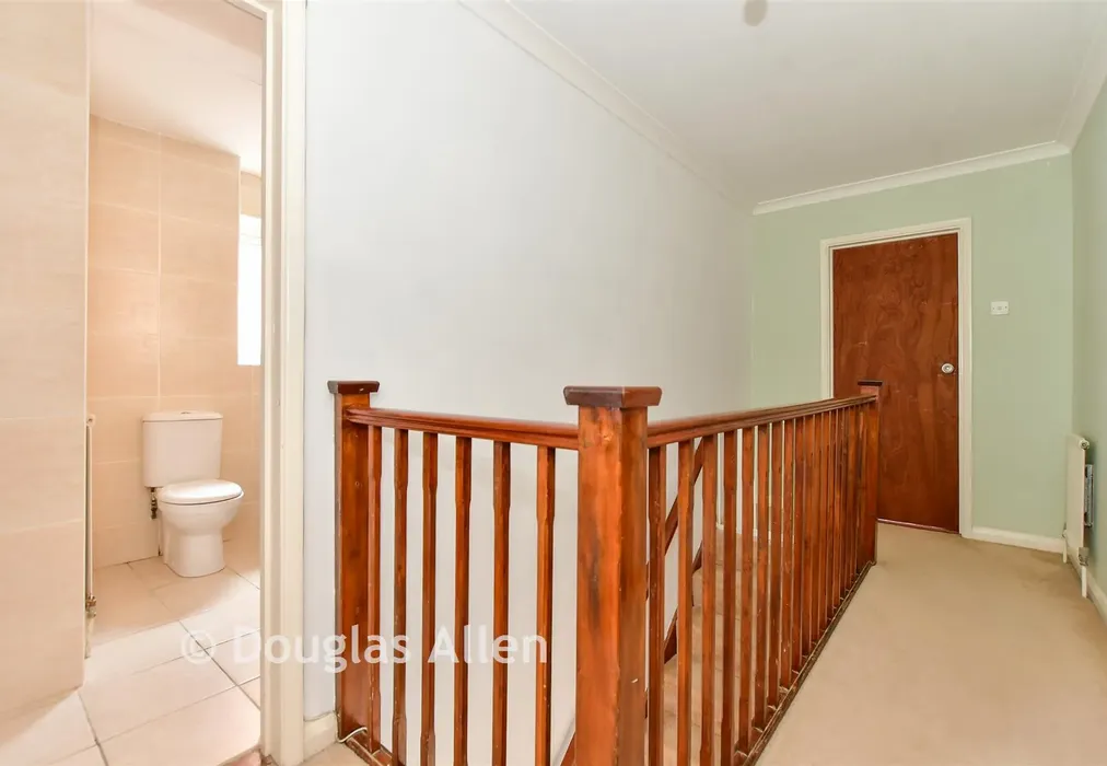 Landing - Ilfracombe Crescent, Hornchurch, Essex - Wards of Kent
