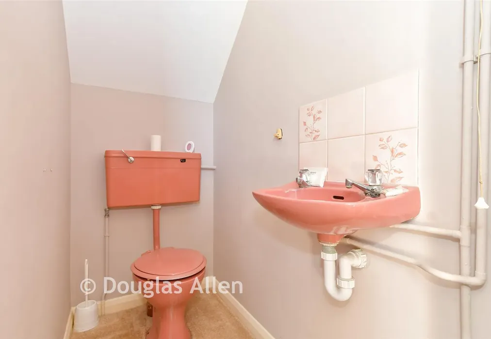 Cloakroom - Ilfracombe Crescent, Hornchurch, Essex - Wards of Kent