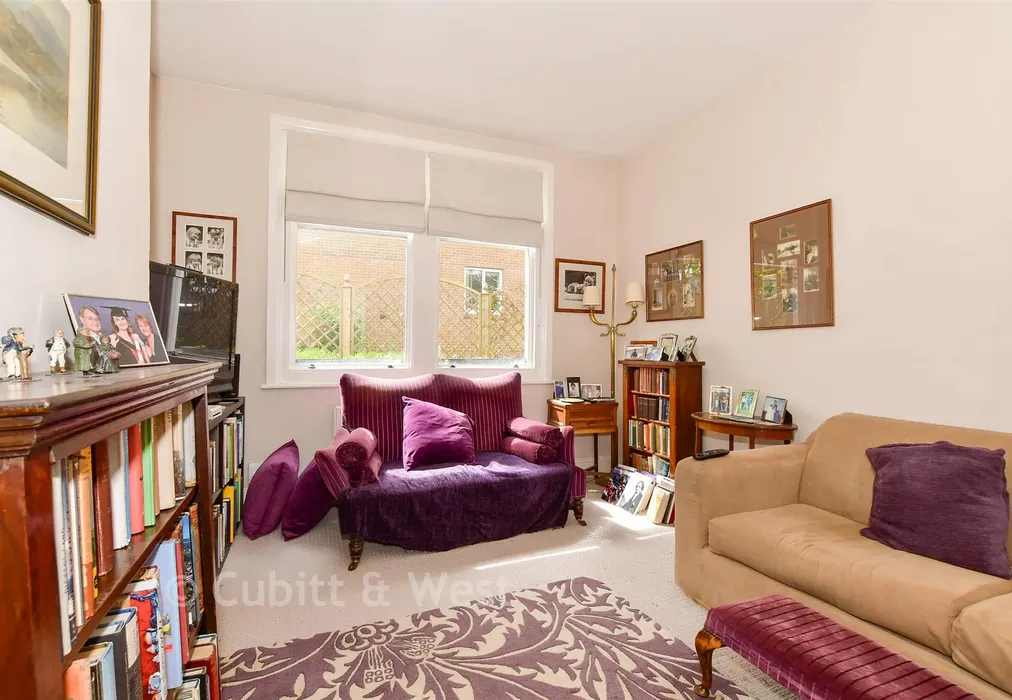 Family Room* - Grand Avenue, Worthing, West Sussex - Wards of Kent