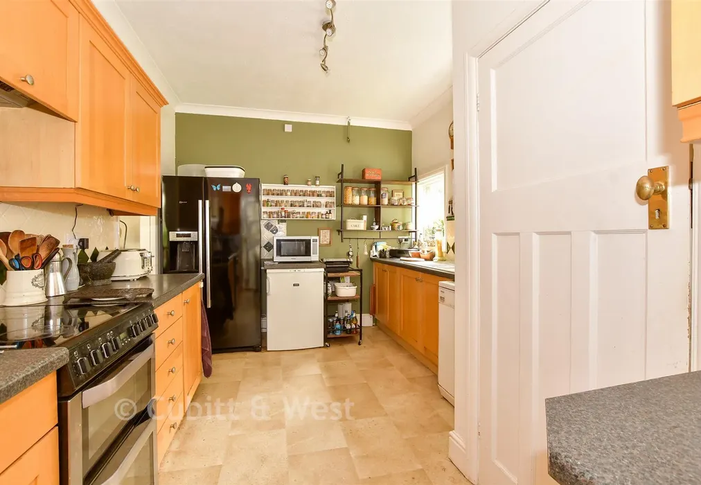 Kitchen - Grand Avenue, Worthing, West Sussex - Wards of Kent