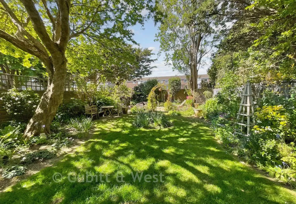 Garden - Grand Avenue, Worthing, West Sussex - Wards of Kent
