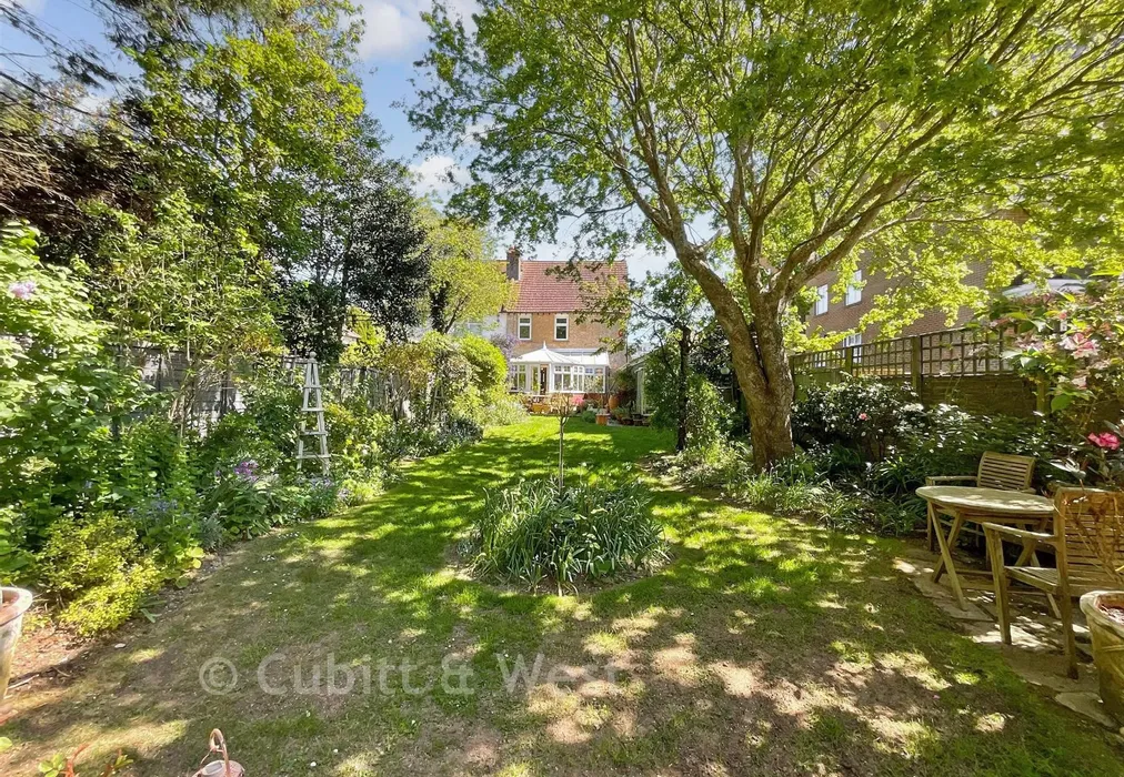 Garden - Grand Avenue, Worthing, West Sussex - Wards of Kent