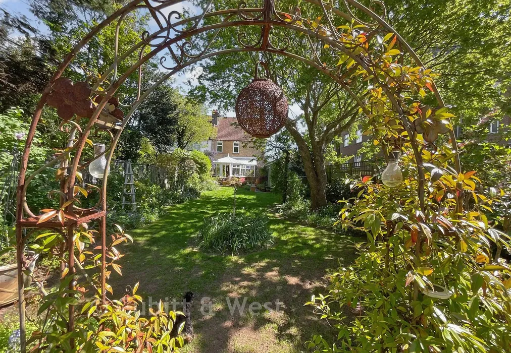 Garden - Grand Avenue, Worthing, West Sussex - Wards of Kent