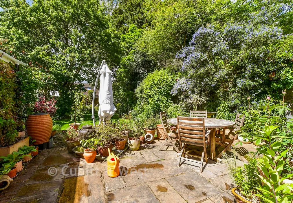 Rear Garden - Grand Avenue, Worthing, West Sussex - Wards of Kent