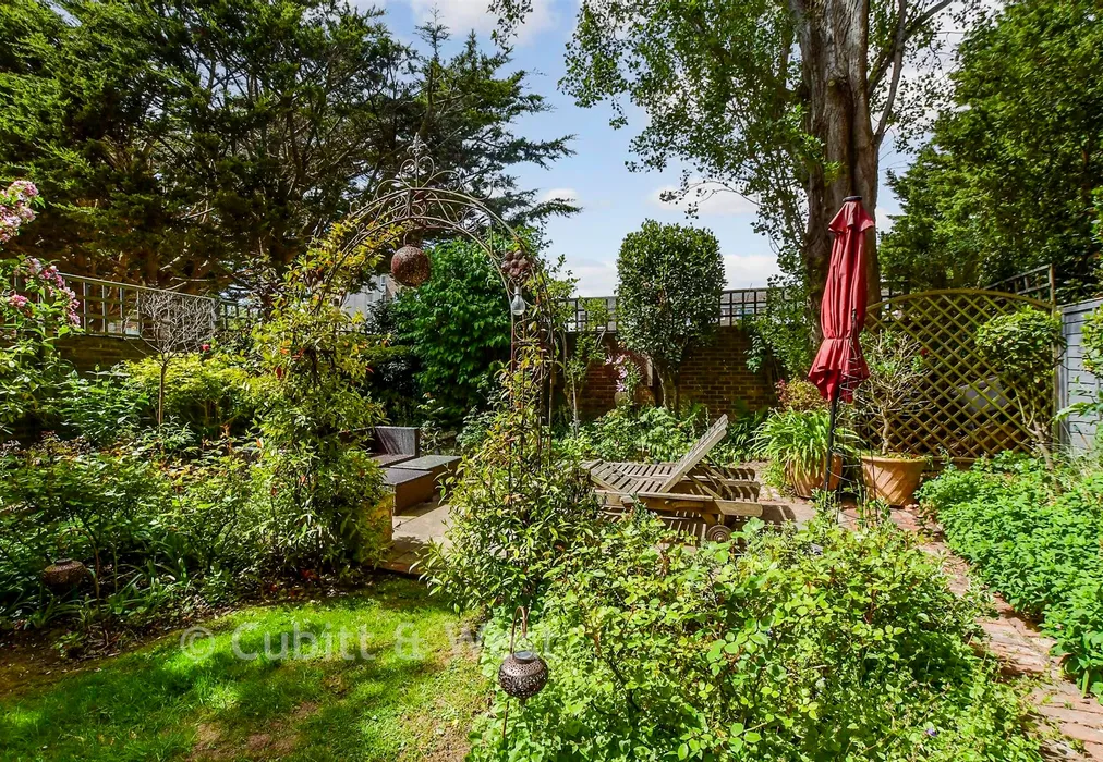 Rear Garden - Grand Avenue, Worthing, West Sussex - Wards of Kent