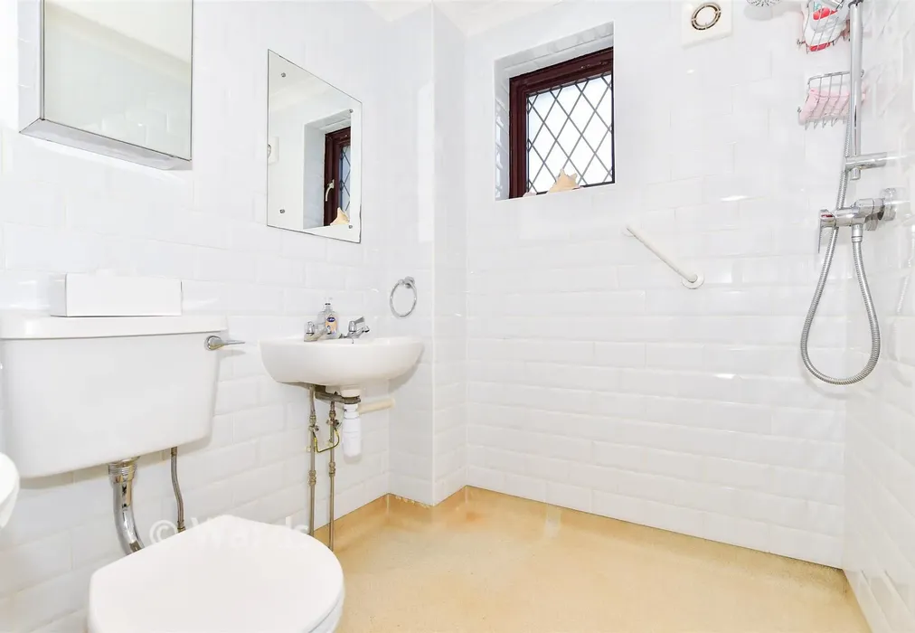 Wet Room - Caernarvon Drive, Maidstone, Kent - Wards of Kent