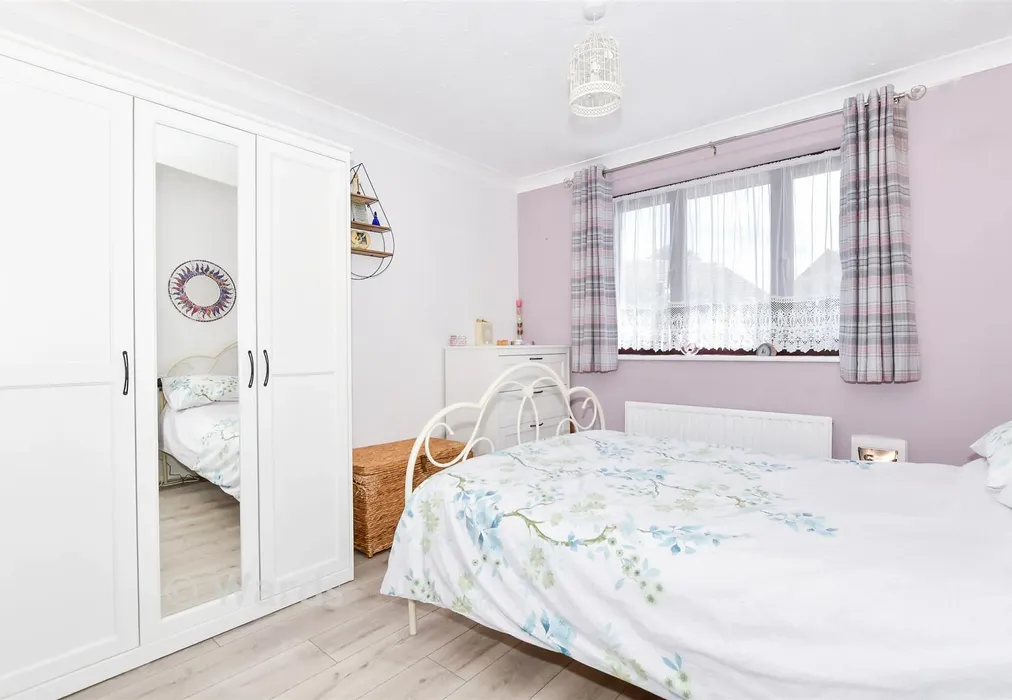 Bedroom 1 - Caernarvon Drive, Maidstone, Kent - Wards of Kent