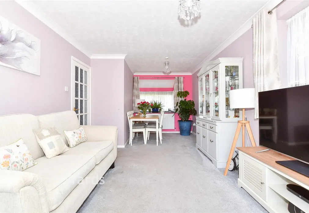 Lounge - Caernarvon Drive, Maidstone, Kent - Wards of Kent